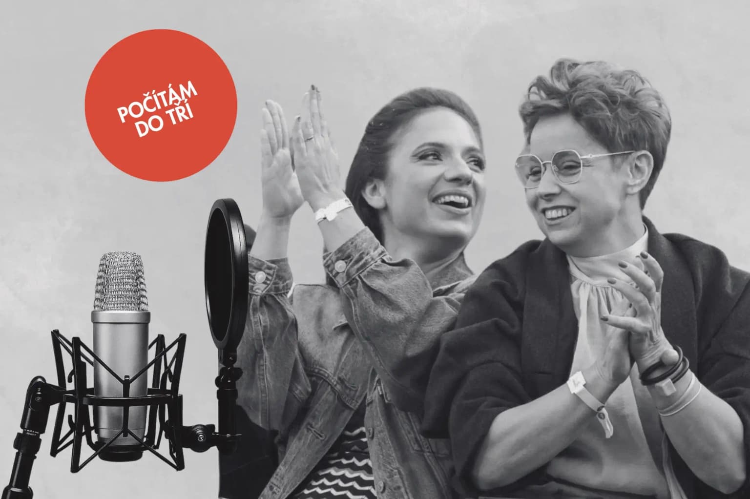 Vlaďka Bartáková a Michaela Zavadil Tallová u mikrofonu — promo foto k podcastu Počítám do tří!